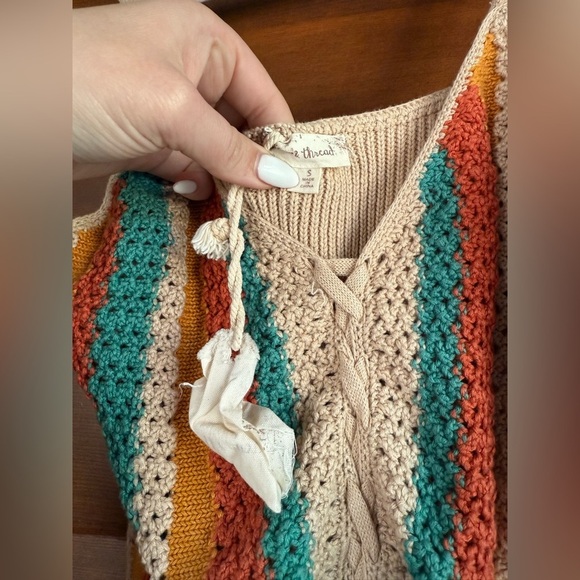 Hem & Thread Cropped Lace-Up Sweater Tank Top from Buckle - Picture 4 of 7